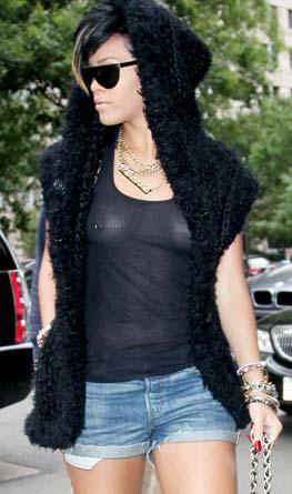 Piercingli Rihanna - Resim 4