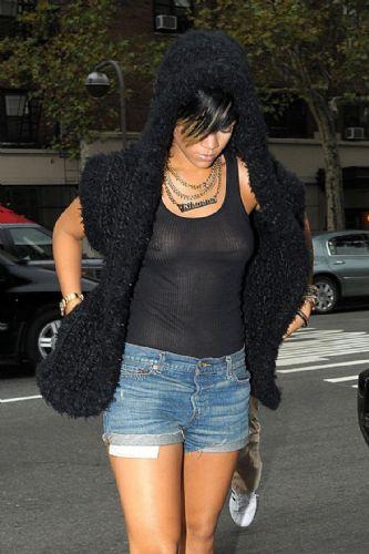Piercingli Rihanna - Resim 3
