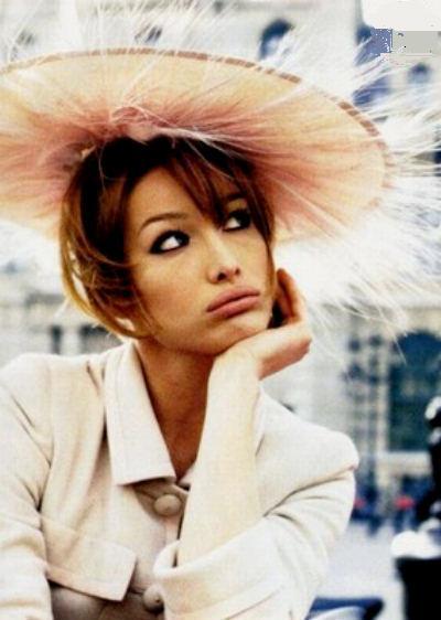 Carla Bruni - Resim 46