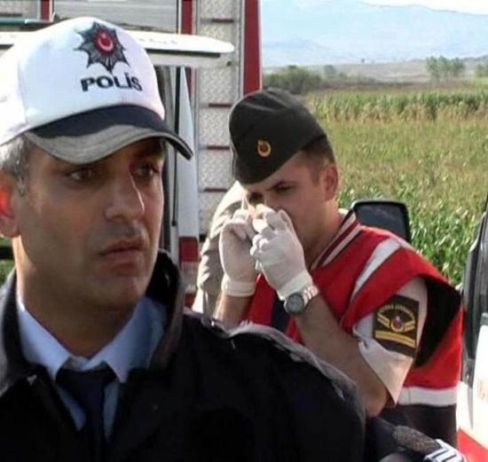 Üzerlerine kamyonet düştü  - Resim 3