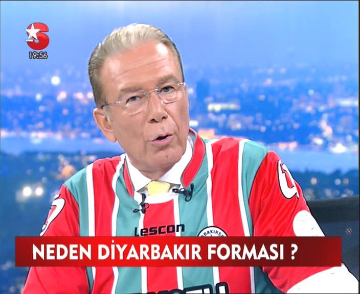 Uğur Dündar stüdyoda Diyarbakırspor forması giydi