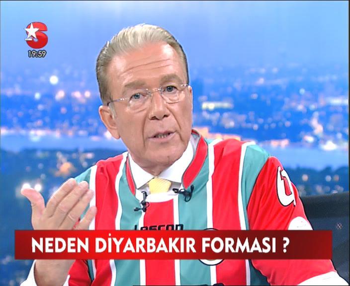 Uğur Dündar stüdyoda Diyarbakırspor forması giydi