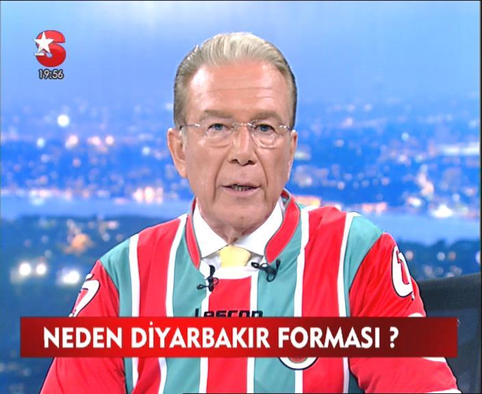 Uğur Dündar stüdyoda Diyarbakırspor forması giydi