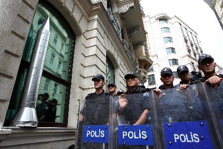 O ayakkabıyı atan Selçuk Özbek yine sahnede - Resim 4