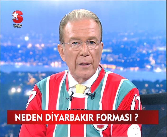 Uğur Dündar stüdyoda Diyarbakırspor forması giydi