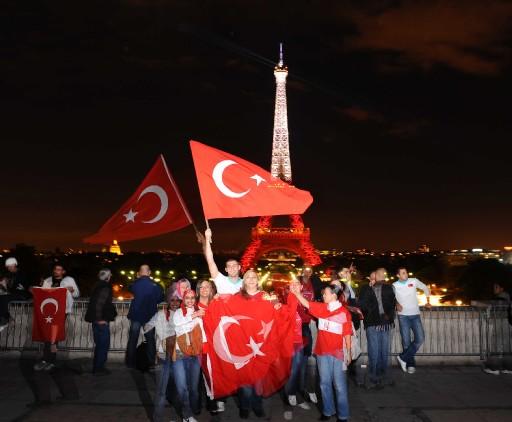 Eyfel Kulesi KIRMIZI-BEYAZ - Resim 7