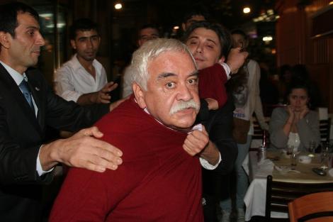 Kırca gazetecilere saldırdı - Resim 1