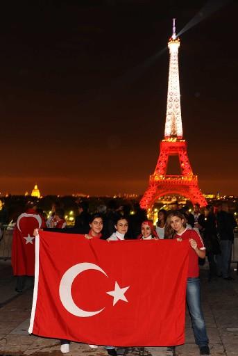 Eyfel Kulesi KIRMIZI-BEYAZ - Resim 1