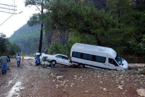 Antalya'yı sel bastı - Resim 1