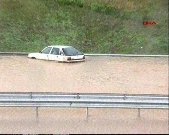 E-5 sel sularına teslim oldu - Resim 4