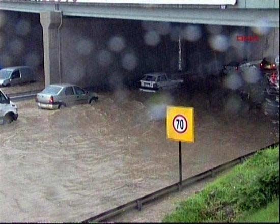 E-5 sel sularına teslim oldu - Resim 11