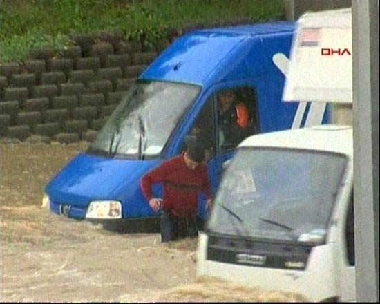 E-5 sel sularına teslim oldu - Resim 9