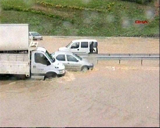 E-5 sel sularına teslim oldu - Resim 5