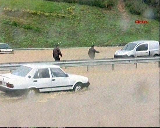 E-5 sel sularına teslim oldu - Resim 6