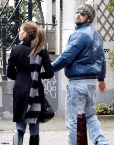 Türk kızı Ayda ve Robbie Williams - Resim 6