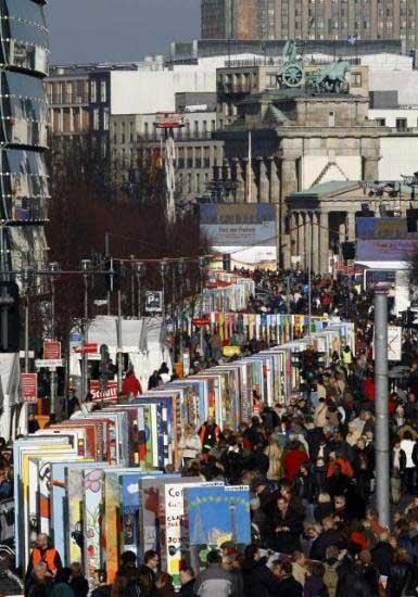 Berlin Duvarı bir kez daha yıkılacak - Resim 21