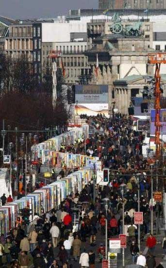 Berlin Duvarı bir kez daha yıkılacak - Resim 13