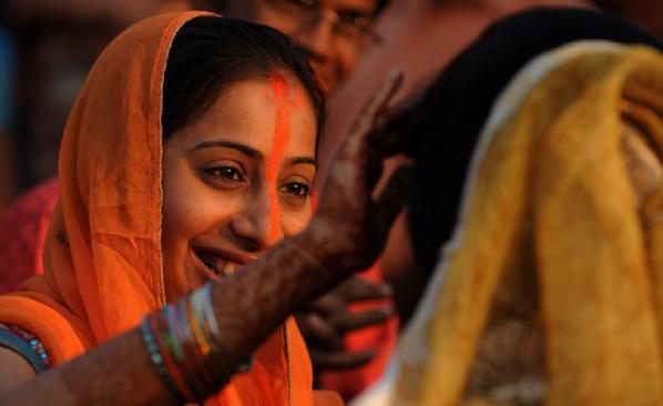 Hindu kadınlar tanrılarına süt verdi - Resim 15