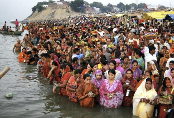 Hindu kadınlar tanrılarına süt verdi - Resim 8