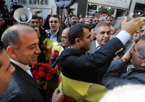 Gürsel Tekin protestocuların arasında kaldı - Resim 9