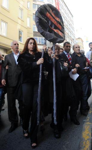 Gürsel Tekin protestocuların arasında kaldı - Resim 14