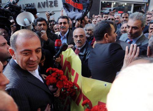 Gürsel Tekin protestocuların arasında kaldı - Resim 6