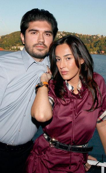 Taraf yazarı Helin Avşar'a SOYUNDU