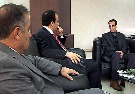 Baydemir PKK’lıları makamında çiçekle karşıladı - Resim 3