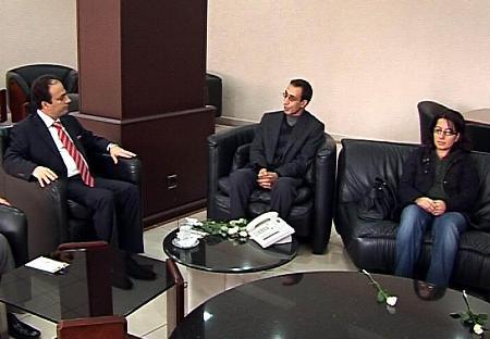 Baydemir PKK’lıları makamında çiçekle karşıladı - Resim 2