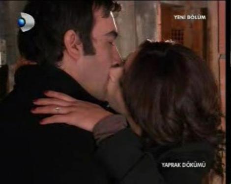 Şevket ve Ferhunde dudak dudağa - Resim 3
