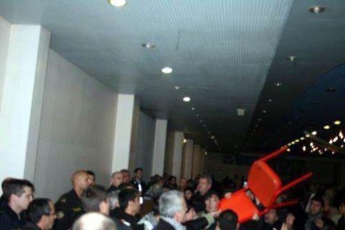 Kılıçdaroğlu'nun salonunu bastılar - Resim 1
