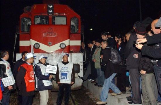 Uyarı grevi başladı - Resim 13