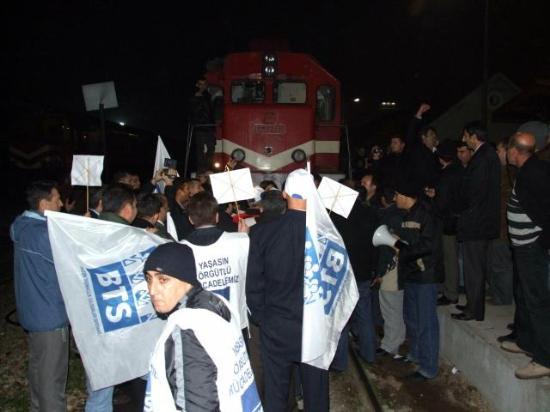 Uyarı grevi başladı - Resim 18