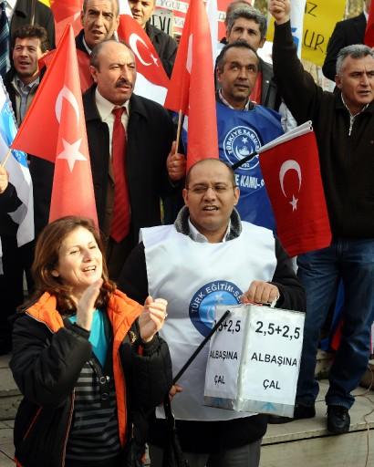 Memurların uyarı grevi