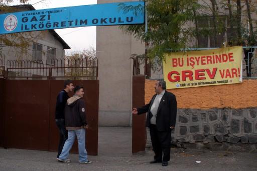 Memurların uyarı grevi