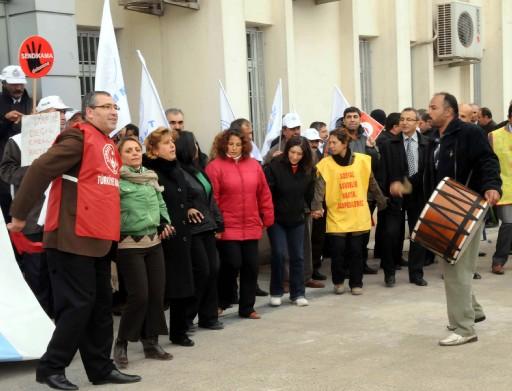 Memurların uyarı grevi