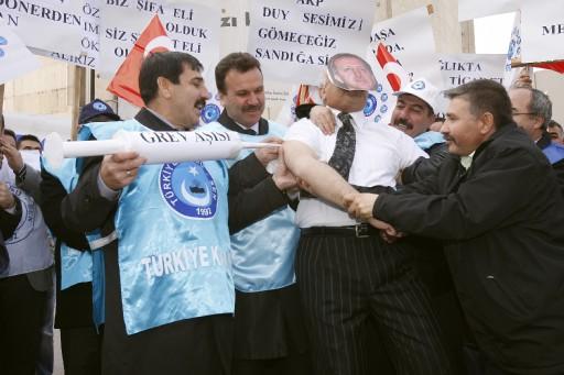 Memurların uyarı grevi