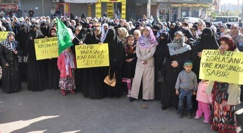 PKK protestosunda Hizbullah bayrağı açıldı