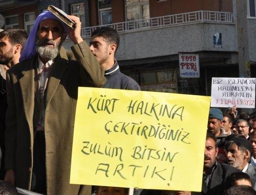 PKK protestosunda Hizbullah bayrağı açıldı