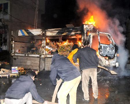PKK yandaşları Türk bayrağını yaktılar  - Resim 2