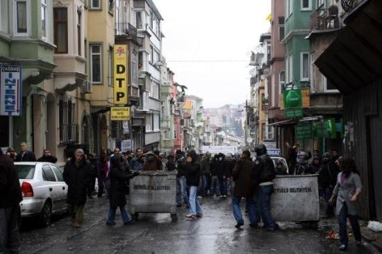 İstanbul'da silahlar çekildi