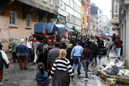 İstanbul'da silahlar çekildi