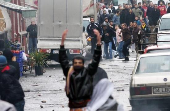 İstanbul'da silahlar çekildi