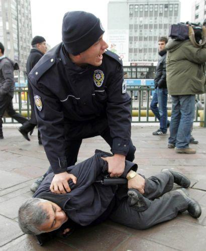 Polis TEKEL işçilerine müdahale etti - Resim 2