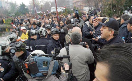 Polis TEKEL işçilerine müdahale etti - Resim 15