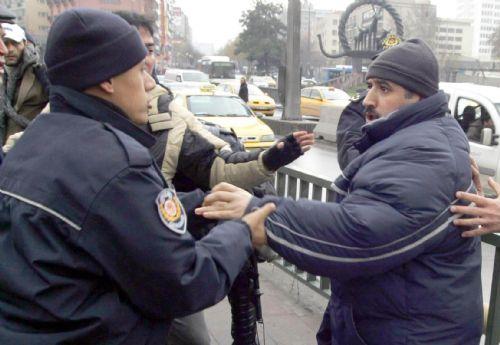 Polis TEKEL işçilerine müdahale etti - Resim 7