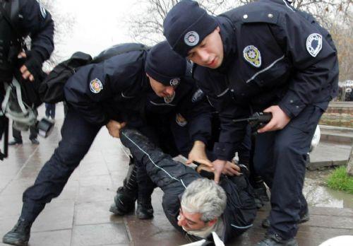 Polis TEKEL işçilerine müdahale etti - Resim 11