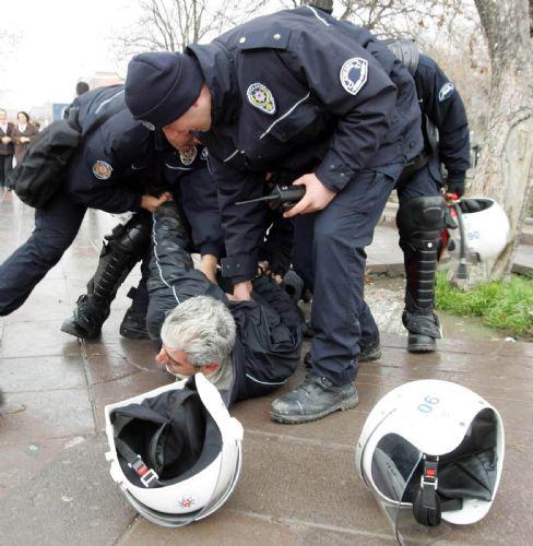 Polis TEKEL işçilerine müdahale etti - Resim 18