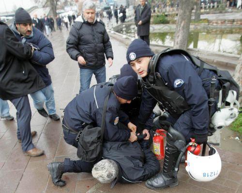 Polis TEKEL işçilerine müdahale etti - Resim 4