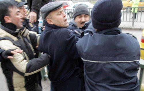 Polis TEKEL işçilerine müdahale etti - Resim 1